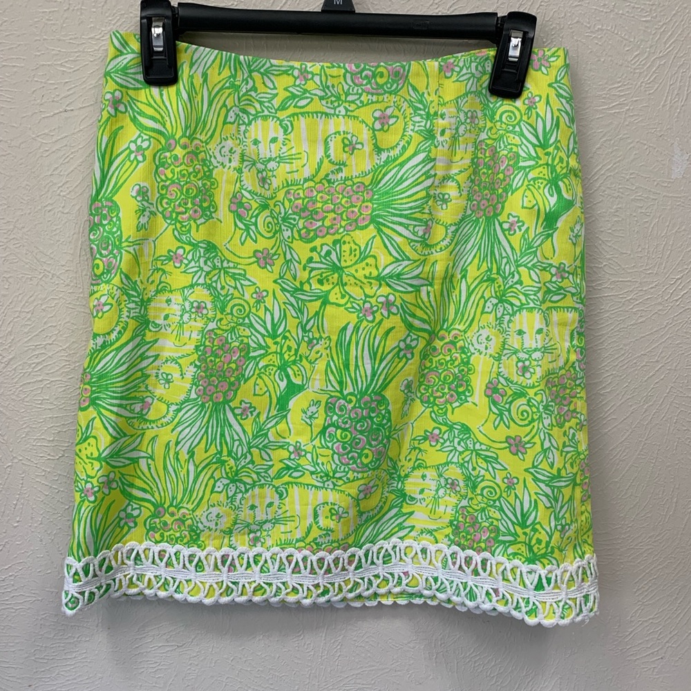 Lilly Pulitzer size 2 skirt.